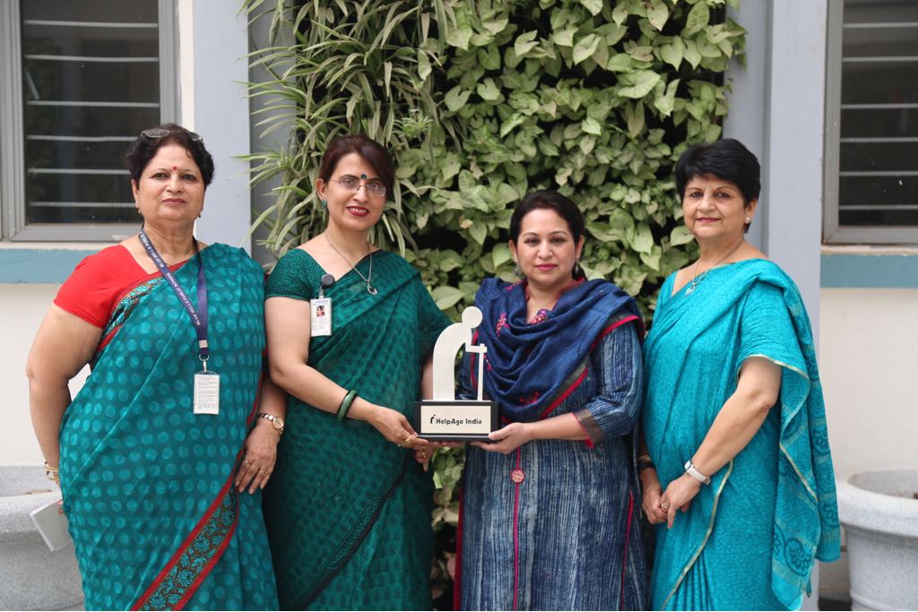 Help Age India honours Dr. Alka Saxena, Deputy Director-Blue Bells Group of Schools